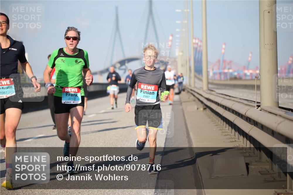 03.10.2025 - Köhlbrandbrückenlauf Jannik Wohlers http://msf.ph/oto/9078716 03.10.2025 09:46:01 Position 3 1087, 2710, 2997 meine-sportfotos.de