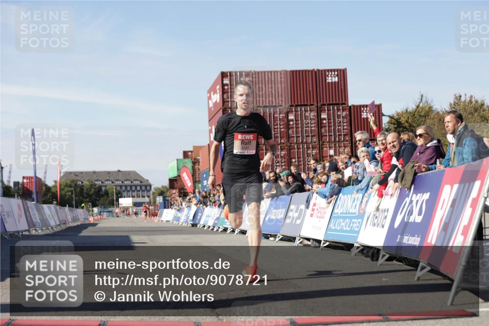 03.10.2025 - Köhlbrandbrückenlauf Jannik Wohlers http://msf.ph/oto/9078721 03.10.2025 12:49:00 Ziel 5797, 6240 meine-sportfotos.de