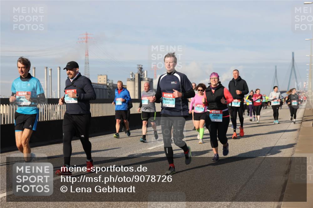 03.10.2025 - Köhlbrandbrückenlauf Lena Gebhardt http://msf.ph/oto/9078726 03.10.2025 10:03:10 Position 2 1382, 1845, 3147, 2829 meine-sportfotos.de