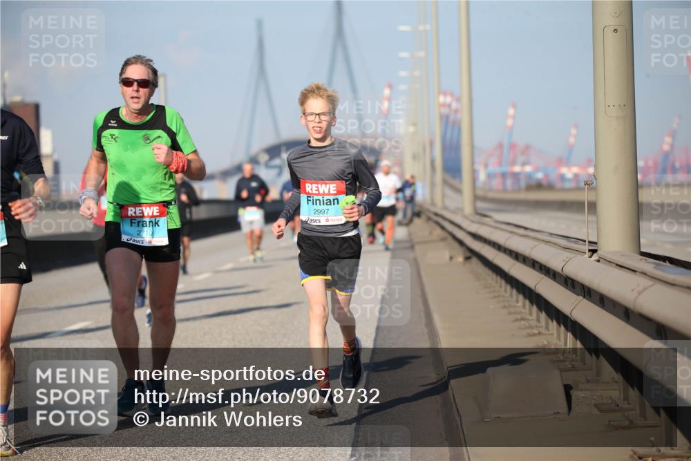 03.10.2025 - Köhlbrandbrückenlauf Jannik Wohlers http://msf.ph/oto/9078732 03.10.2025 09:46:02 Position 3 2710, 2997 meine-sportfotos.de