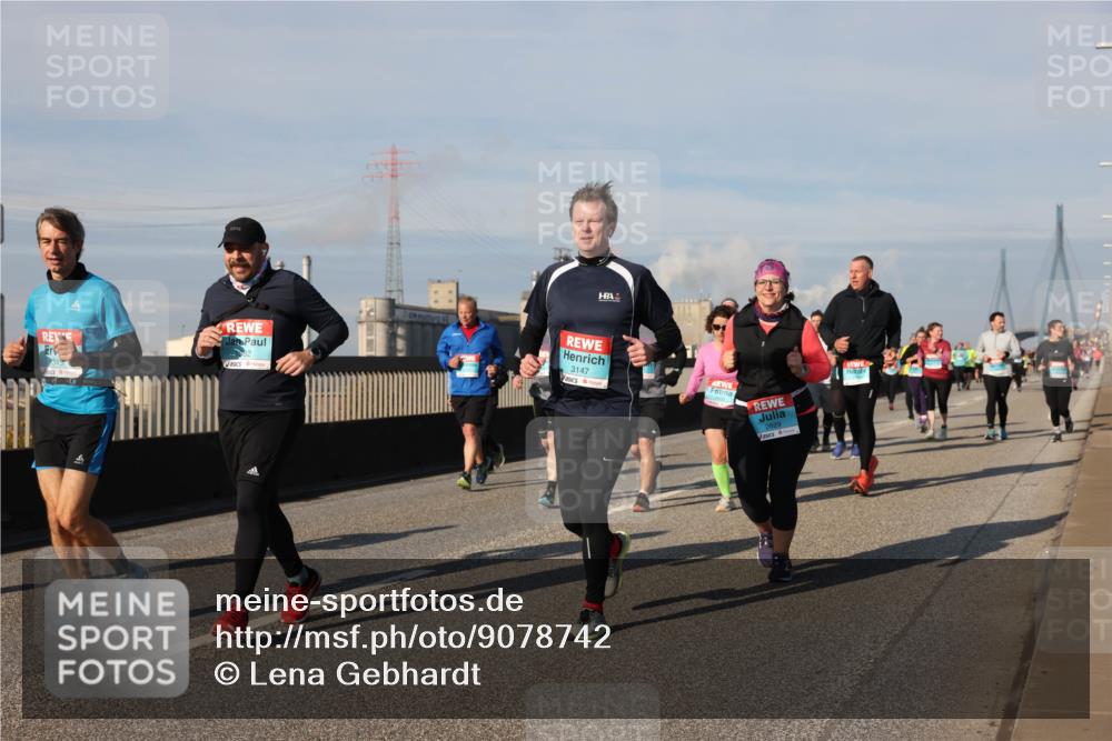 03.10.2025 - Köhlbrandbrückenlauf Lena Gebhardt http://msf.ph/oto/9078742 03.10.2025 10:03:10 Position 2 182, 3147, 2829 meine-sportfotos.de