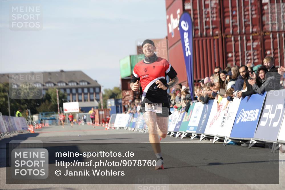 03.10.2025 - Köhlbrandbrückenlauf Jannik Wohlers http://msf.ph/oto/9078760 03.10.2025 12:49:16 Ziel 6514 meine-sportfotos.de