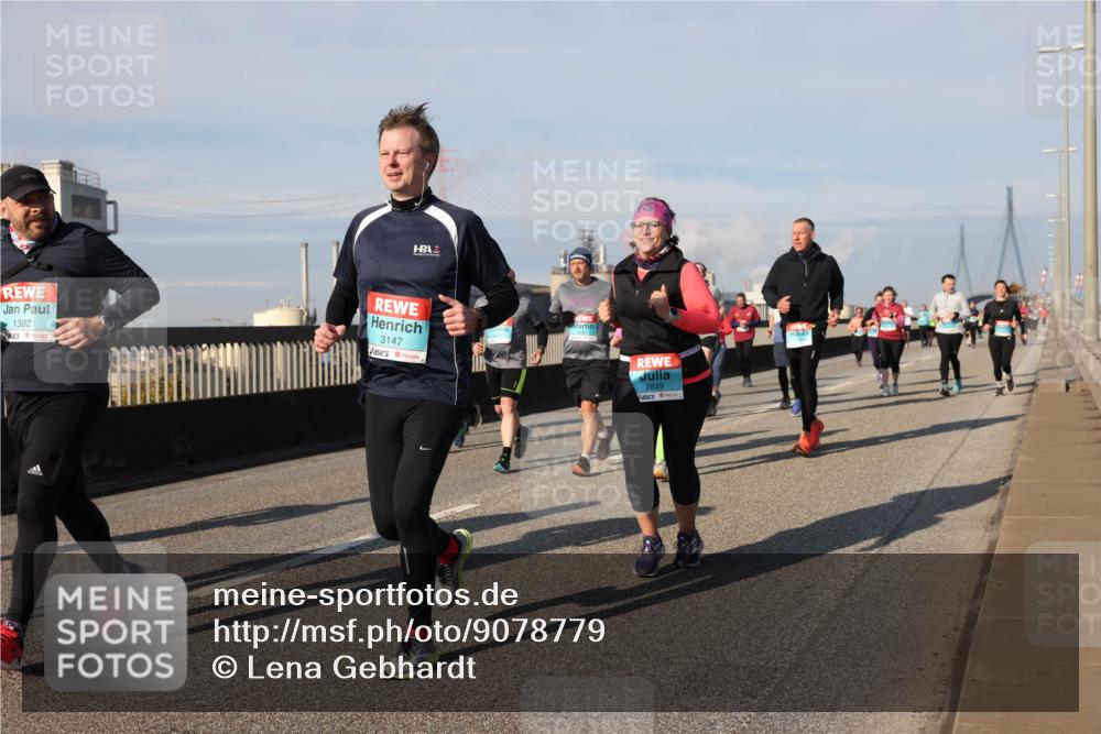 03.10.2025 - Köhlbrandbrückenlauf Lena Gebhardt http://msf.ph/oto/9078779 03.10.2025 10:03:11 Position 2 1382, 3147, 2829 meine-sportfotos.de