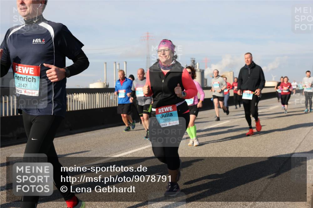 03.10.2025 - Köhlbrandbrückenlauf Lena Gebhardt http://msf.ph/oto/9078791 03.10.2025 10:03:11 Position 2 3147, 2829 meine-sportfotos.de
