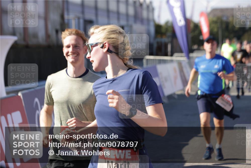 03.10.2025 - Köhlbrandbrückenlauf Jannik Wohlers http://msf.ph/oto/9078797 03.10.2025 13:17:37 Ziel 4012, 4645, 4686, 4746, 4818, 5339, 5906, 5909, 6069, 6388, 6710 meine-sportfotos.de