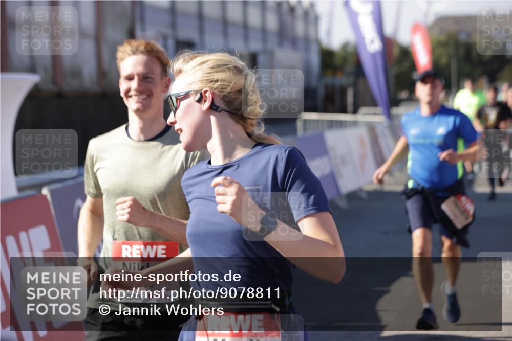03.10.2025 - Köhlbrandbrückenlauf Jannik Wohlers http://msf.ph/oto/9078811 03.10.2025 13:17:37 Ziel 4012, 4645, 4686, 4746, 4818, 5339, 5906, 5909, 6069, 6388, 6710 meine-sportfotos.de