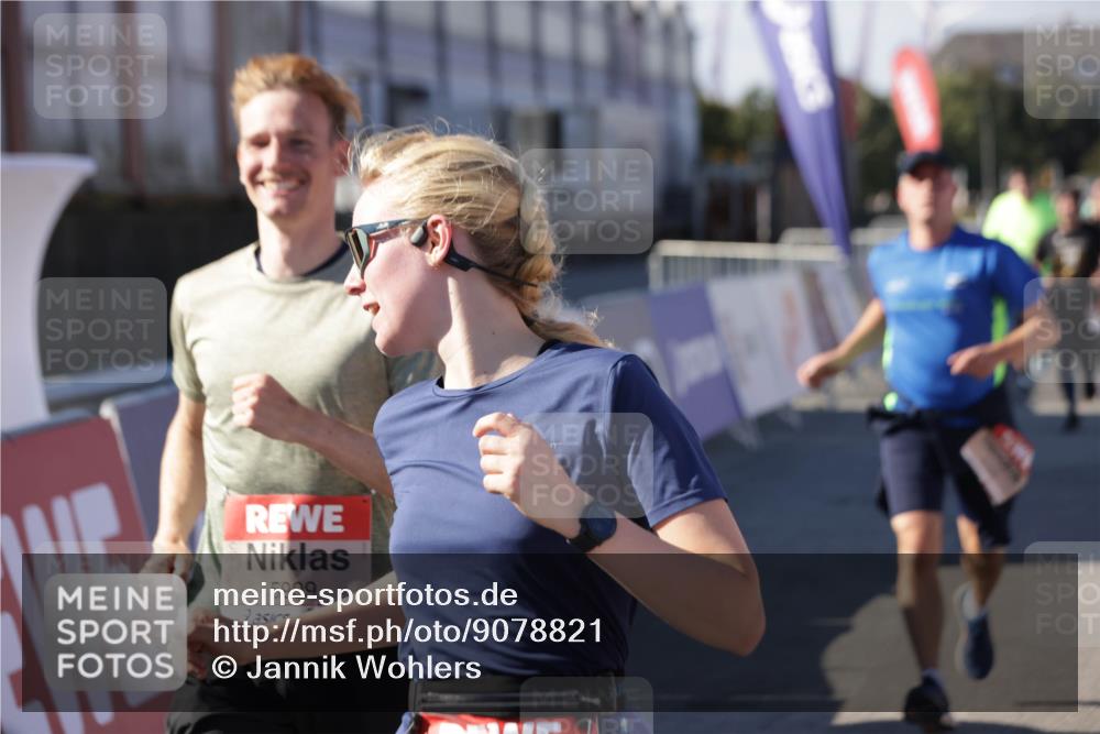 03.10.2025 - Köhlbrandbrückenlauf Jannik Wohlers http://msf.ph/oto/9078821 03.10.2025 13:17:37 Ziel 4012, 4645, 4686, 4746, 4818, 5339, 5906, 5909, 6069, 6388, 6710 meine-sportfotos.de