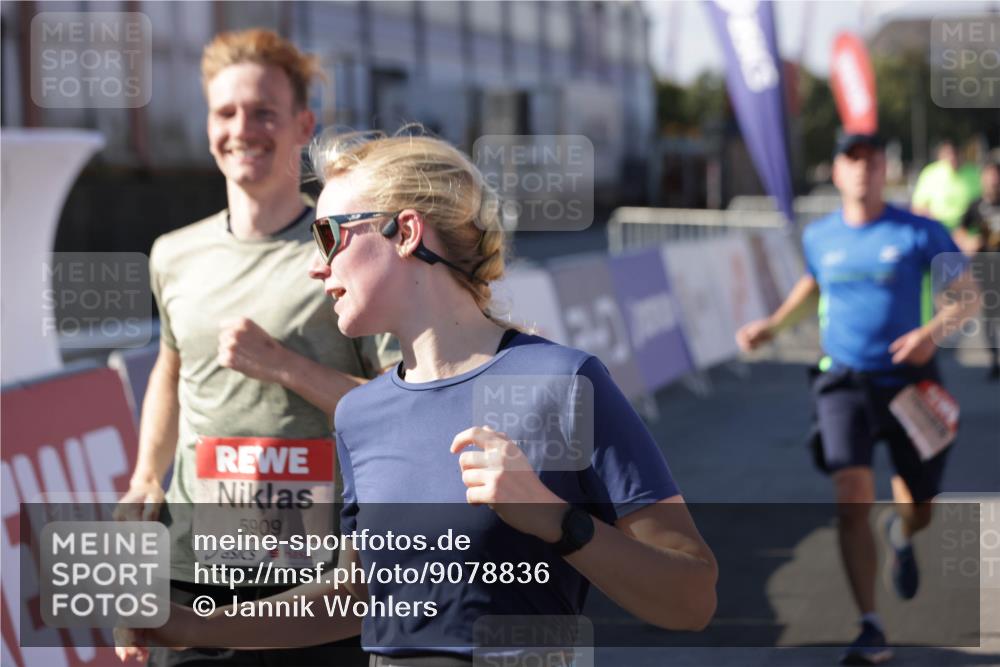 03.10.2025 - Köhlbrandbrückenlauf Jannik Wohlers http://msf.ph/oto/9078836 03.10.2025 13:17:37 Ziel 4012, 4645, 4686, 4746, 4818, 5339, 5906, 5909, 6069, 6388, 6710 meine-sportfotos.de
