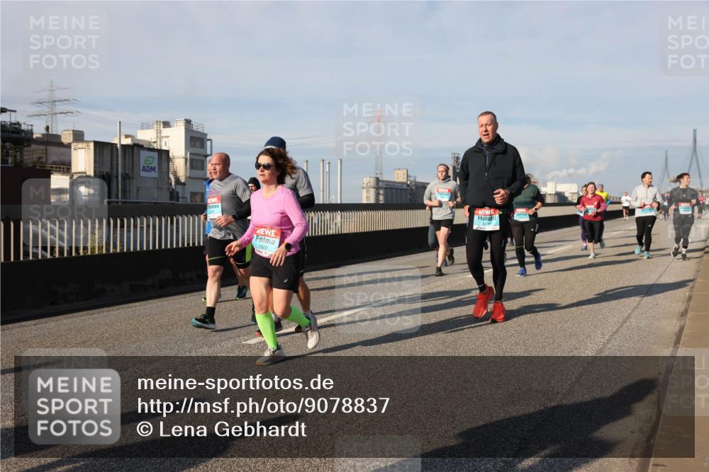 03.10.2025 - Köhlbrandbrückenlauf Lena Gebhardt http://msf.ph/oto/9078837 03.10.2025 10:03:13 Position 2 1629 meine-sportfotos.de