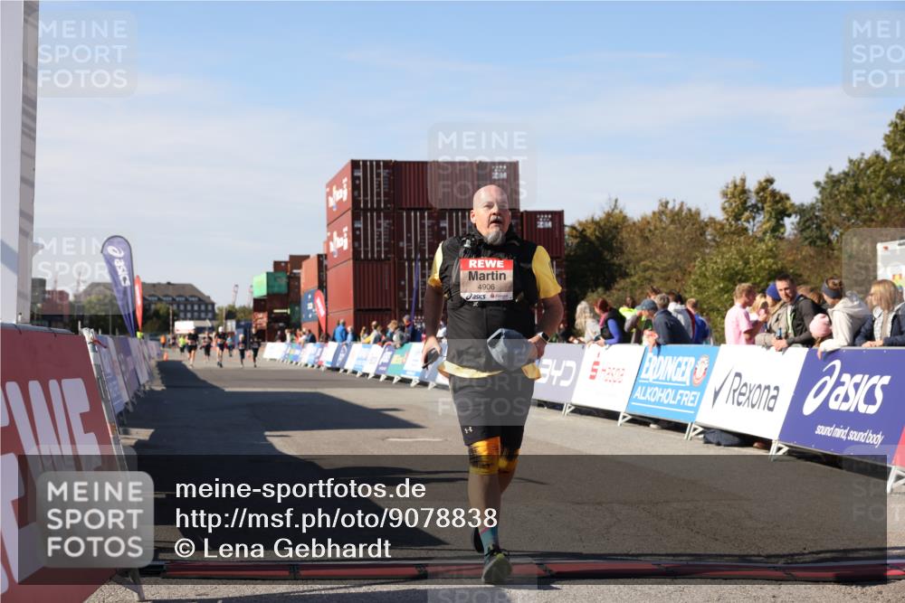 03.10.2025 - Köhlbrandbrückenlauf Lena Gebhardt http://msf.ph/oto/9078838 03.10.2025 13:44:14 Ziel 4906, 5415, 5416, 6010, 6011 meine-sportfotos.de