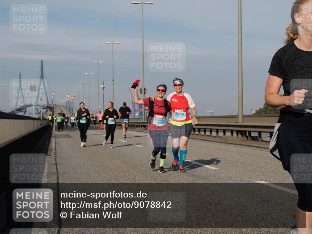 03.10.2025 - Köhlbrandbrückenlauf Fabian Wolf http://msf.ph/oto/9078842 03.10.2025 10:16:49 Position 3 3413, 3412 meine-sportfotos.de
