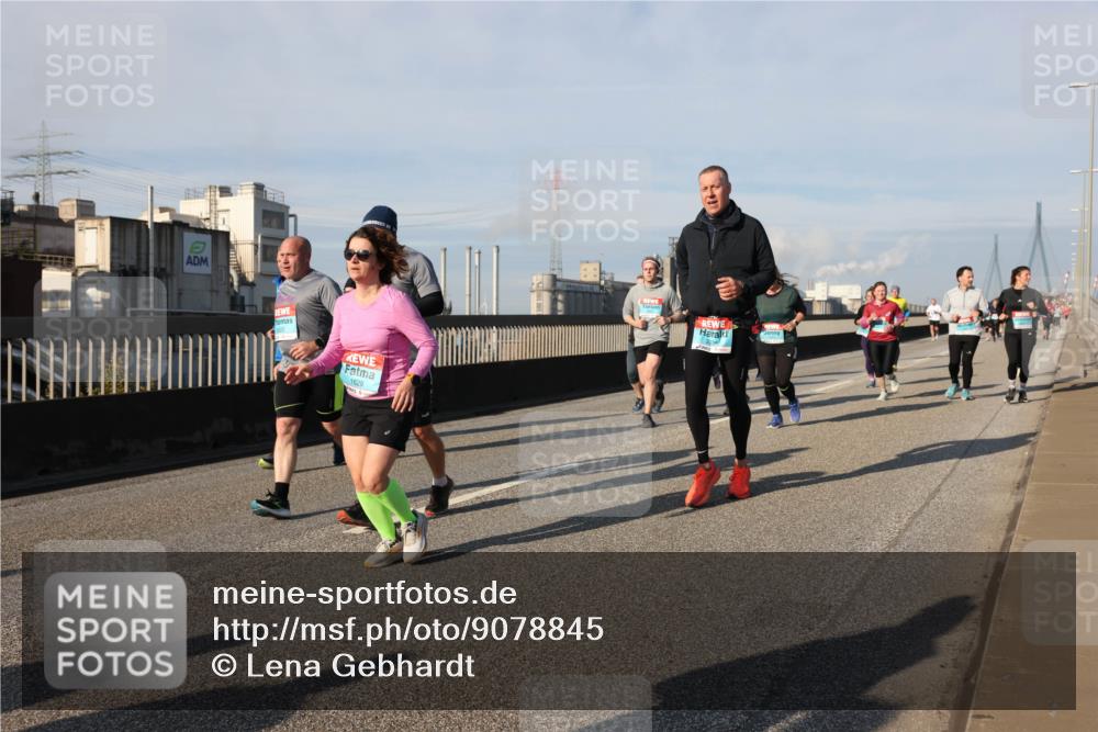 03.10.2025 - Köhlbrandbrückenlauf Lena Gebhardt http://msf.ph/oto/9078845 03.10.2025 10:03:13 Position 2 1629 meine-sportfotos.de