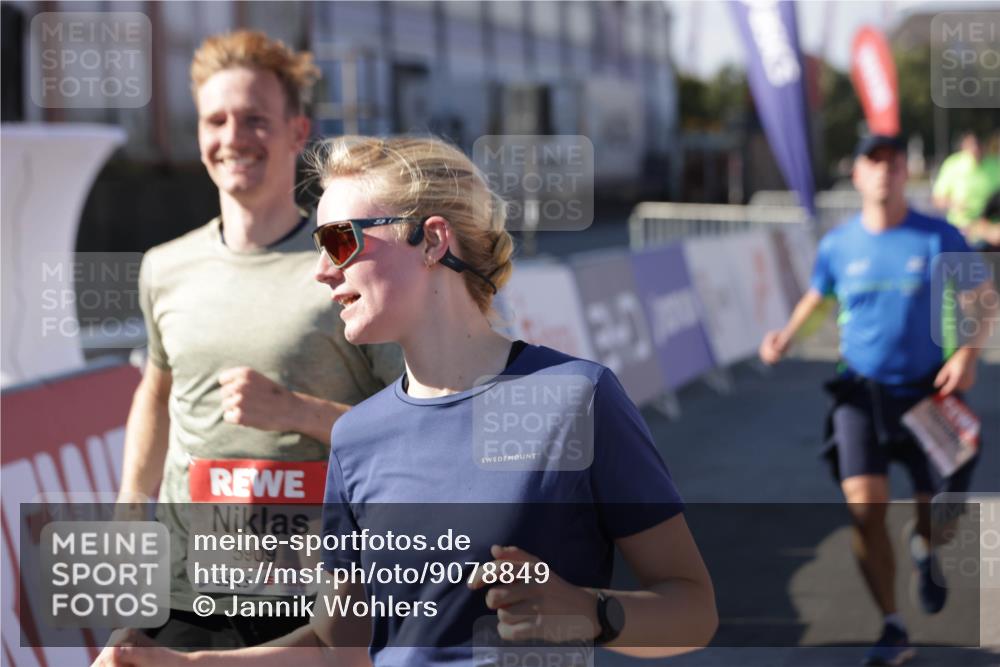 03.10.2025 - Köhlbrandbrückenlauf Jannik Wohlers http://msf.ph/oto/9078849 03.10.2025 13:17:37 Ziel 4012, 4645, 4686, 4746, 4818, 5339, 5906, 5909, 6069, 6388, 6710 meine-sportfotos.de