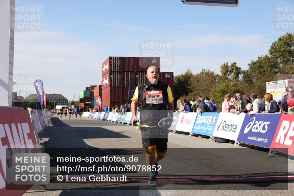 03.10.2025 - Köhlbrandbrückenlauf Lena Gebhardt http://msf.ph/oto/9078852 03.10.2025 13:44:14 Ziel 4906, 5415, 5416, 6010, 6011 meine-sportfotos.de