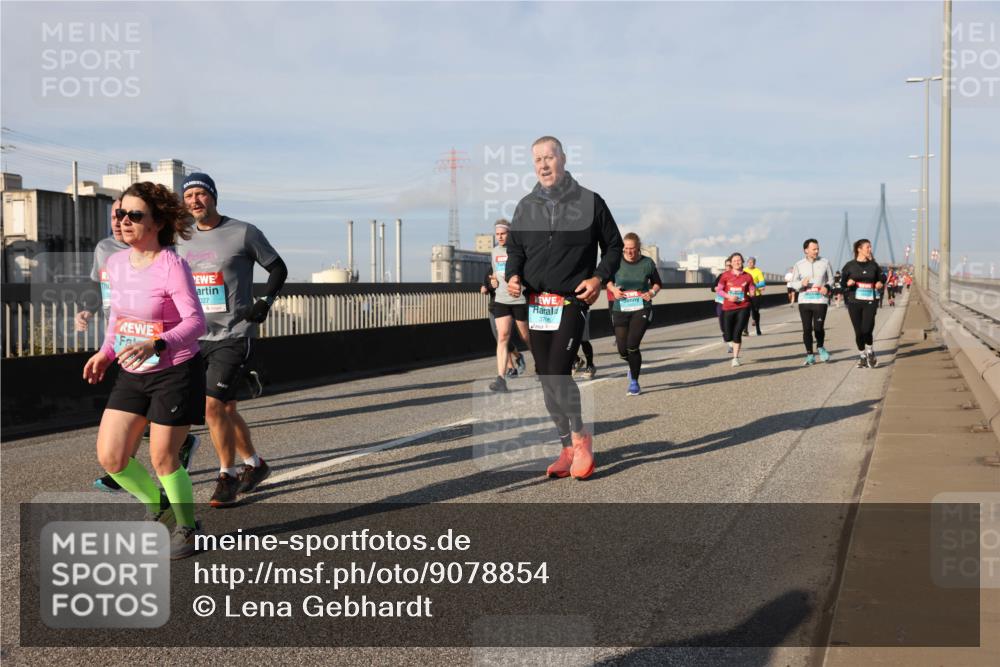 03.10.2025 - Köhlbrandbrückenlauf Lena Gebhardt http://msf.ph/oto/9078854 03.10.2025 10:03:13 Position 2 027, 3706 meine-sportfotos.de