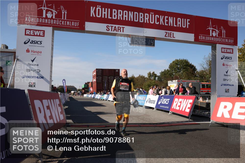 03.10.2025 - Köhlbrandbrückenlauf Lena Gebhardt http://msf.ph/oto/9078861 03.10.2025 13:44:14 Ziel 4906, 5415, 5416, 6010, 6011 meine-sportfotos.de