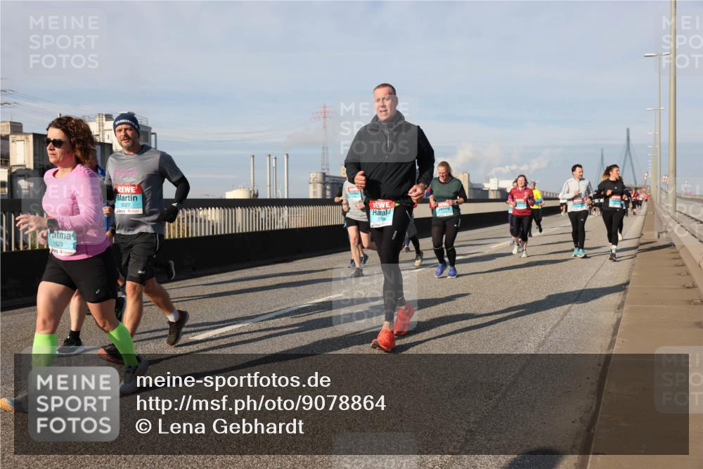03.10.2025 - Köhlbrandbrückenlauf Lena Gebhardt http://msf.ph/oto/9078864 03.10.2025 10:03:13 Position 2 1629, 3027, 3706 meine-sportfotos.de