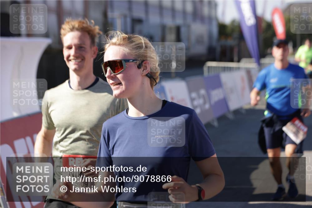 03.10.2025 - Köhlbrandbrückenlauf Jannik Wohlers http://msf.ph/oto/9078866 03.10.2025 13:17:37 Ziel 4012, 4645, 4686, 4746, 4818, 5339, 5906, 5909, 6069, 6388, 6710 meine-sportfotos.de