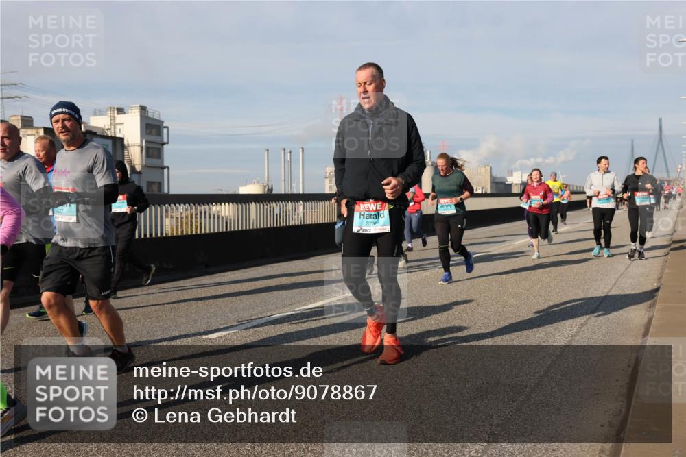 03.10.2025 - Köhlbrandbrückenlauf Lena Gebhardt http://msf.ph/oto/9078867 03.10.2025 10:03:13 Position 2 3027, 3706 meine-sportfotos.de
