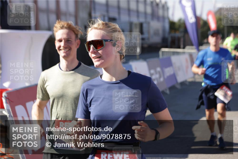 03.10.2025 - Köhlbrandbrückenlauf Jannik Wohlers http://msf.ph/oto/9078875 03.10.2025 13:17:37 Ziel 4012, 4645, 4686, 4746, 4818, 5339, 5906, 5909, 6069, 6388, 6710 meine-sportfotos.de