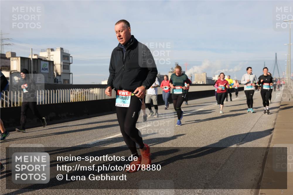 03.10.2025 - Köhlbrandbrückenlauf Lena Gebhardt http://msf.ph/oto/9078880 03.10.2025 10:03:14 Position 2 3706 meine-sportfotos.de