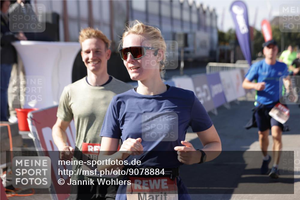 03.10.2025 - Köhlbrandbrückenlauf Jannik Wohlers http://msf.ph/oto/9078884 03.10.2025 13:17:37 Ziel 4012, 4645, 4686, 4746, 4818, 5339, 5906, 5909, 6069, 6388, 6710 meine-sportfotos.de