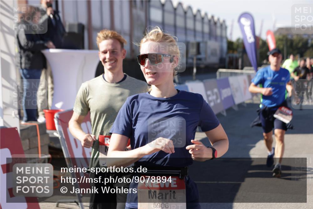 03.10.2025 - Köhlbrandbrückenlauf Jannik Wohlers http://msf.ph/oto/9078894 03.10.2025 13:17:37 Ziel 4012, 4645, 4686, 4746, 4818, 5339, 5906, 5909, 6069, 6388, 6710 meine-sportfotos.de