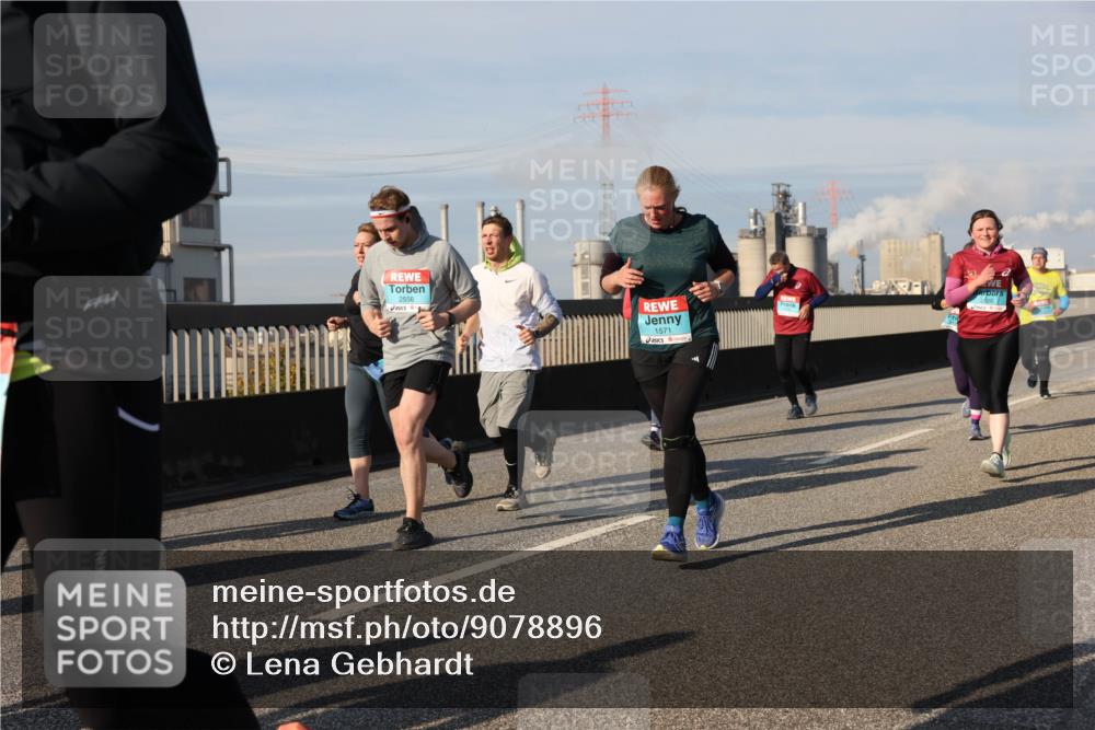 03.10.2025 - Köhlbrandbrückenlauf Lena Gebhardt http://msf.ph/oto/9078896 03.10.2025 10:03:14 Position 2 2556, 1571 meine-sportfotos.de