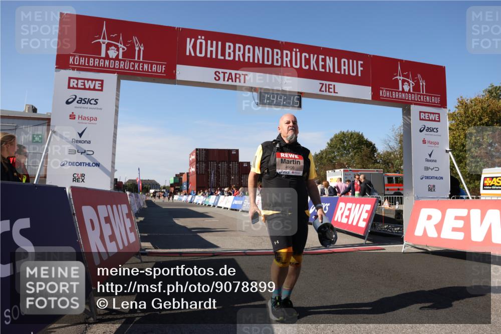 03.10.2025 - Köhlbrandbrückenlauf Lena Gebhardt http://msf.ph/oto/9078899 03.10.2025 13:44:15 Ziel 4906, 5415, 5416 meine-sportfotos.de