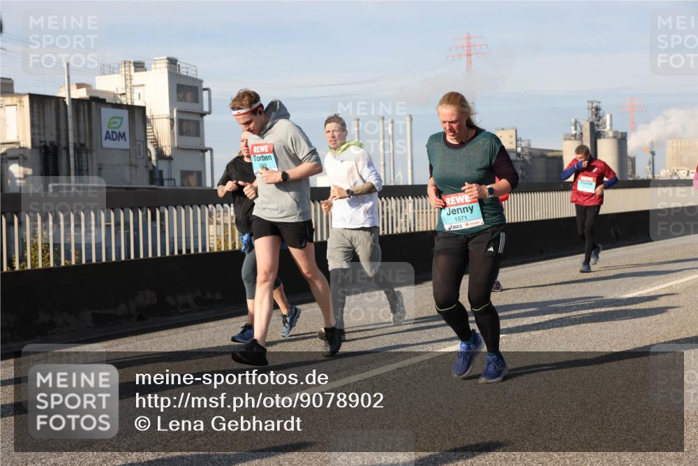 03.10.2025 - Köhlbrandbrückenlauf Lena Gebhardt http://msf.ph/oto/9078902 03.10.2025 10:03:15 Position 2 255, 1571 meine-sportfotos.de