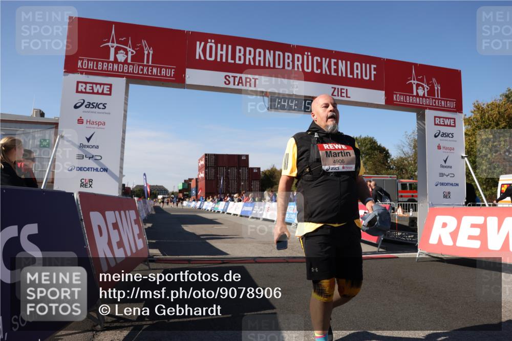 03.10.2025 - Köhlbrandbrückenlauf Lena Gebhardt http://msf.ph/oto/9078906 03.10.2025 13:44:15 Ziel 4906, 5415, 5416 meine-sportfotos.de