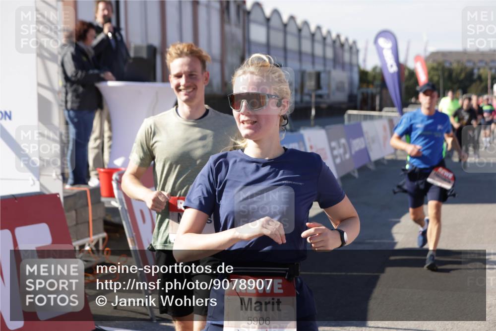 03.10.2025 - Köhlbrandbrückenlauf Jannik Wohlers http://msf.ph/oto/9078907 03.10.2025 13:17:37 Ziel 4012, 4645, 4686, 4746, 4818, 5339, 5906, 5909, 6069, 6388, 6710 meine-sportfotos.de