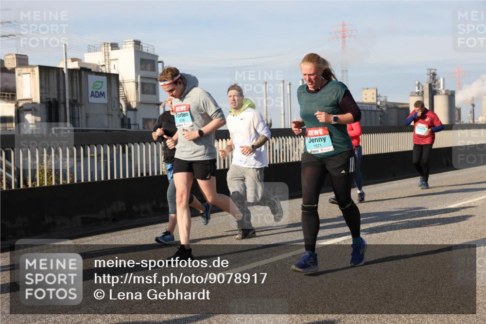 03.10.2025 - Köhlbrandbrückenlauf Lena Gebhardt http://msf.ph/oto/9078917 03.10.2025 10:03:15 Position 2 2556, 1571 meine-sportfotos.de