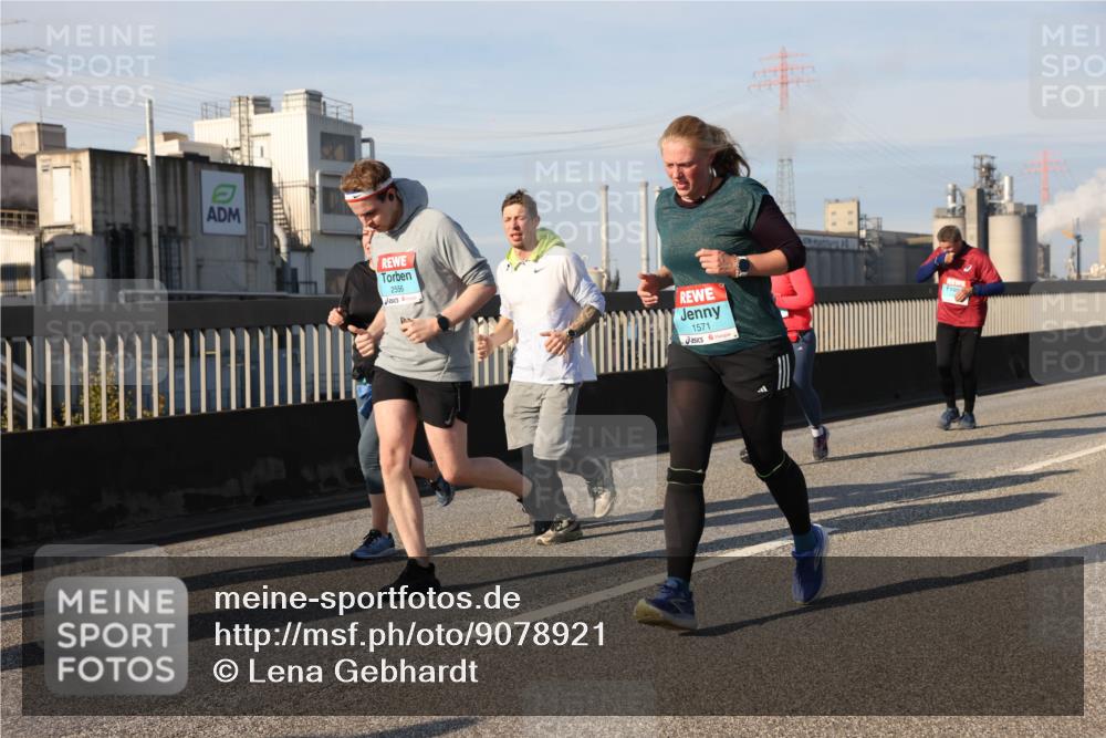03.10.2025 - Köhlbrandbrückenlauf Lena Gebhardt http://msf.ph/oto/9078921 03.10.2025 10:03:15 Position 2 2556, 1571 meine-sportfotos.de