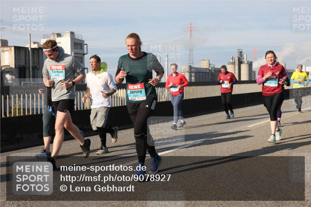 03.10.2025 - Köhlbrandbrückenlauf Lena Gebhardt http://msf.ph/oto/9078927 03.10.2025 10:03:15 Position 2 2556, 1571, 2028 meine-sportfotos.de