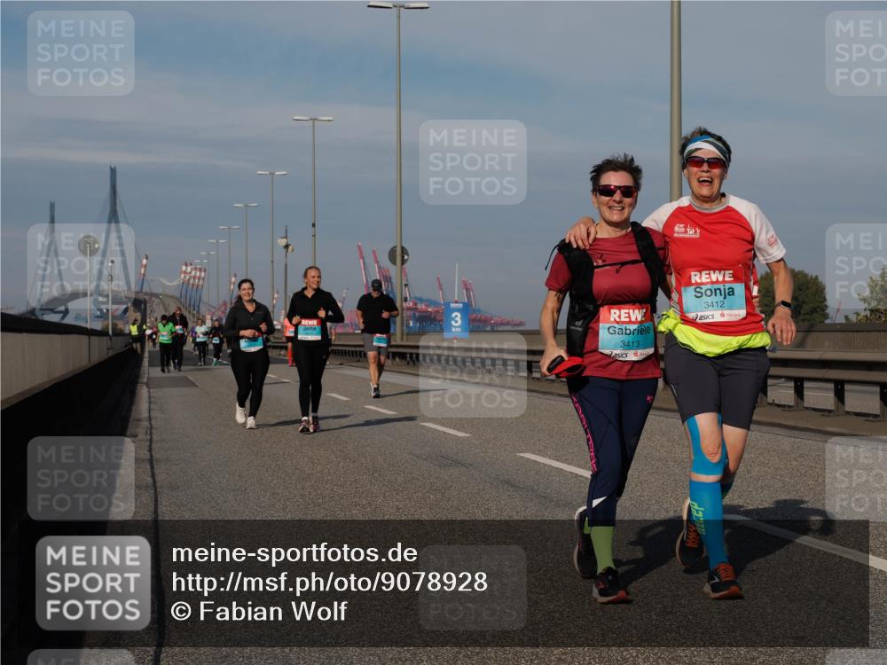 03.10.2025 - Köhlbrandbrückenlauf Fabian Wolf http://msf.ph/oto/9078928 03.10.2025 10:16:52 Position 3 3, 3412, 3413 meine-sportfotos.de