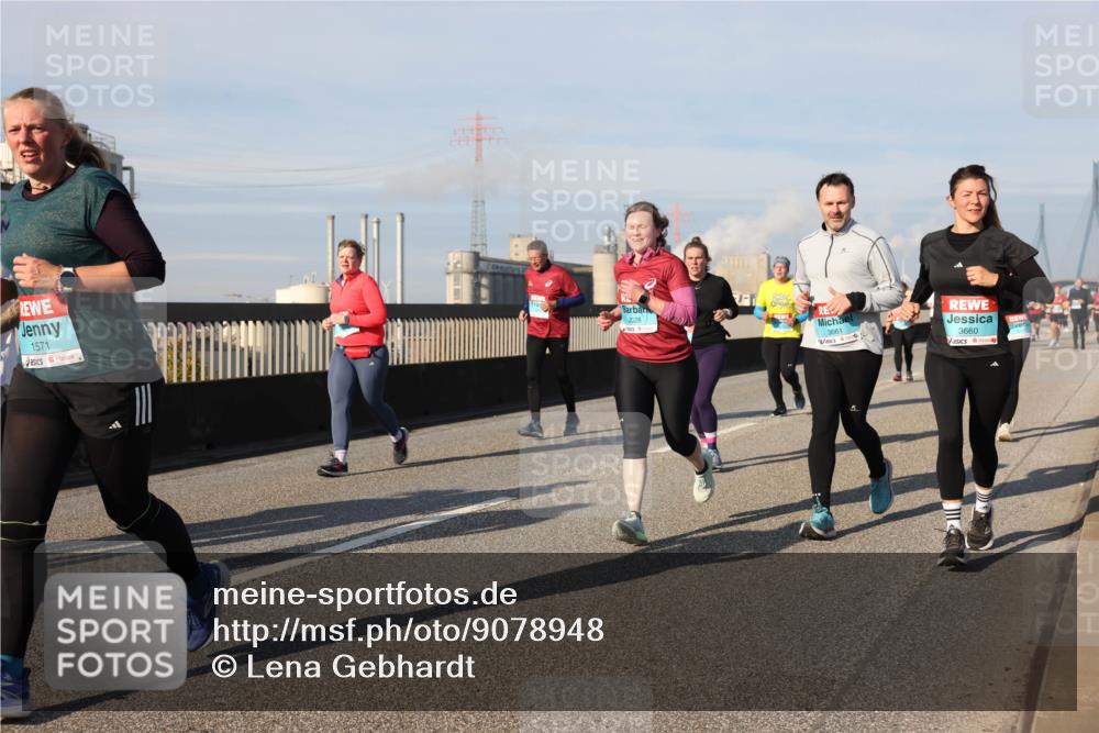 03.10.2025 - Köhlbrandbrückenlauf Lena Gebhardt http://msf.ph/oto/9078948 03.10.2025 10:03:15 Position 2 1571, 2028, 255, 3661, 3660 meine-sportfotos.de