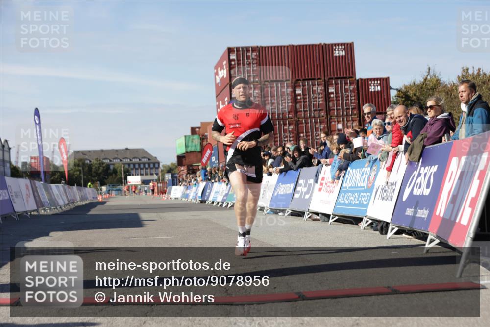 03.10.2025 - Köhlbrandbrückenlauf Jannik Wohlers http://msf.ph/oto/9078956 03.10.2025 12:49:17 Ziel 6514 meine-sportfotos.de