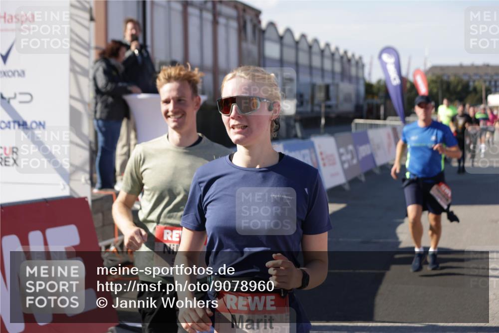 03.10.2025 - Köhlbrandbrückenlauf Jannik Wohlers http://msf.ph/oto/9078960 03.10.2025 13:17:37 Ziel 4012, 4645, 4686, 4746, 4818, 5339, 5906, 5909, 6069, 6388, 6710 meine-sportfotos.de