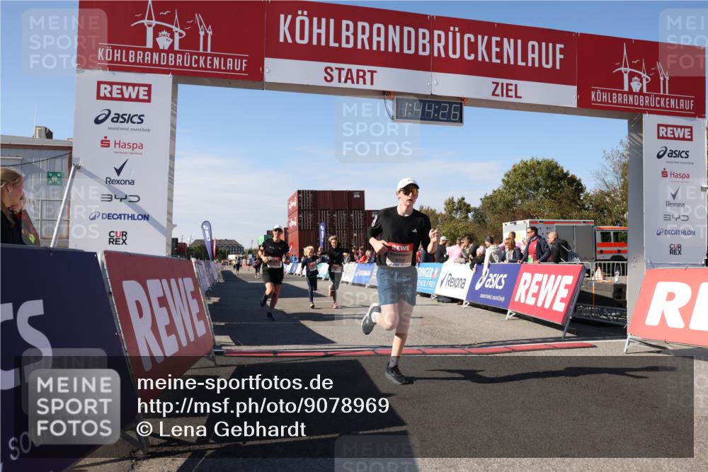 03.10.2025 - Köhlbrandbrückenlauf Lena Gebhardt http://msf.ph/oto/9078969 03.10.2025 13:44:26 Ziel 5904, 5905, 6257, 6258 meine-sportfotos.de