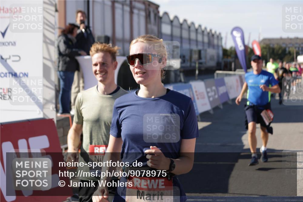 03.10.2025 - Köhlbrandbrückenlauf Jannik Wohlers http://msf.ph/oto/9078975 03.10.2025 13:17:38 Ziel 4012, 4410, 4645, 4746, 4818, 5339, 5906, 5909, 6069, 6331, 6388, 6710 meine-sportfotos.de