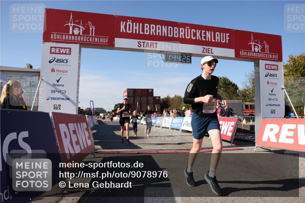 03.10.2025 - Köhlbrandbrückenlauf Lena Gebhardt http://msf.ph/oto/9078976 03.10.2025 13:44:27 Ziel 5904, 5905, 6257, 6258 meine-sportfotos.de