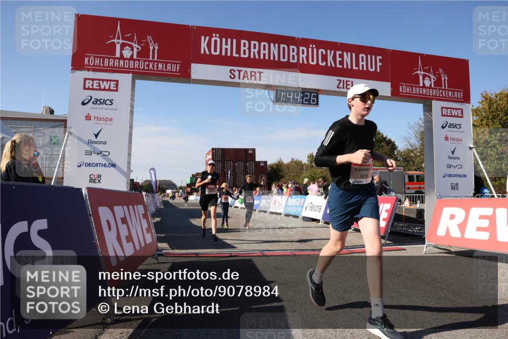 03.10.2025 - Köhlbrandbrückenlauf Lena Gebhardt http://msf.ph/oto/9078984 03.10.2025 13:44:27 Ziel 5904, 5905, 6257, 6258 meine-sportfotos.de