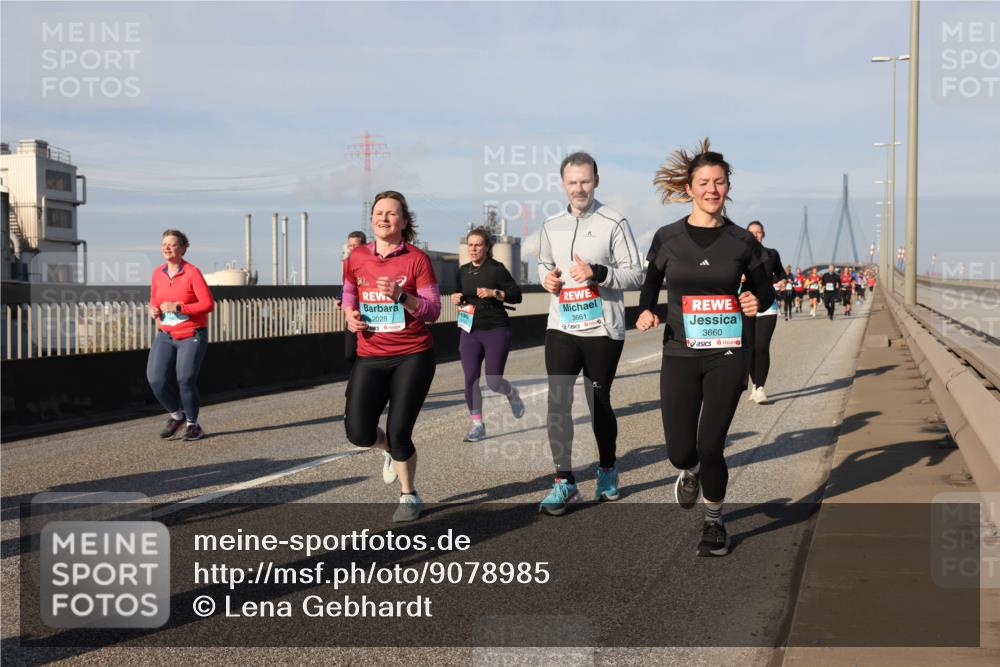 03.10.2025 - Köhlbrandbrückenlauf Lena Gebhardt http://msf.ph/oto/9078985 03.10.2025 10:03:16 Position 2 2028, 3661, 3660 meine-sportfotos.de