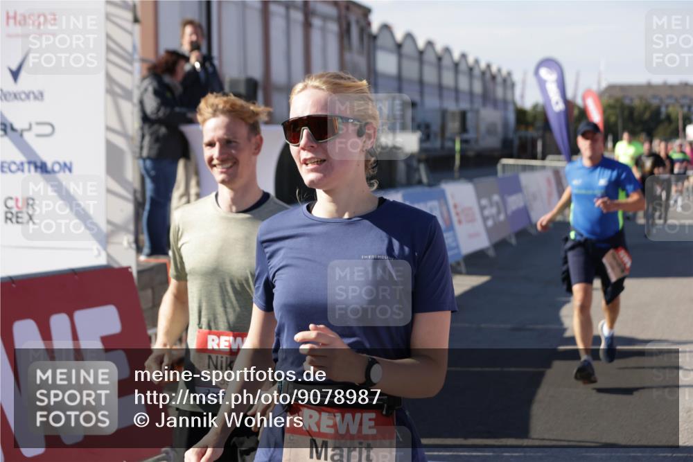 03.10.2025 - Köhlbrandbrückenlauf Jannik Wohlers http://msf.ph/oto/9078987 03.10.2025 13:17:38 Ziel 4012, 4410, 4645, 4746, 4818, 5339, 5906, 5909, 6069, 6331, 6388, 6710 meine-sportfotos.de