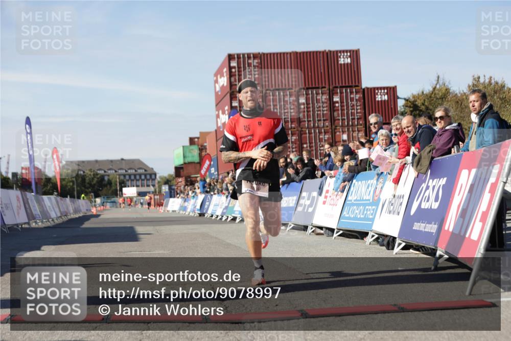 03.10.2025 - Köhlbrandbrückenlauf Jannik Wohlers http://msf.ph/oto/9078997 03.10.2025 12:49:17 Ziel 6514 meine-sportfotos.de