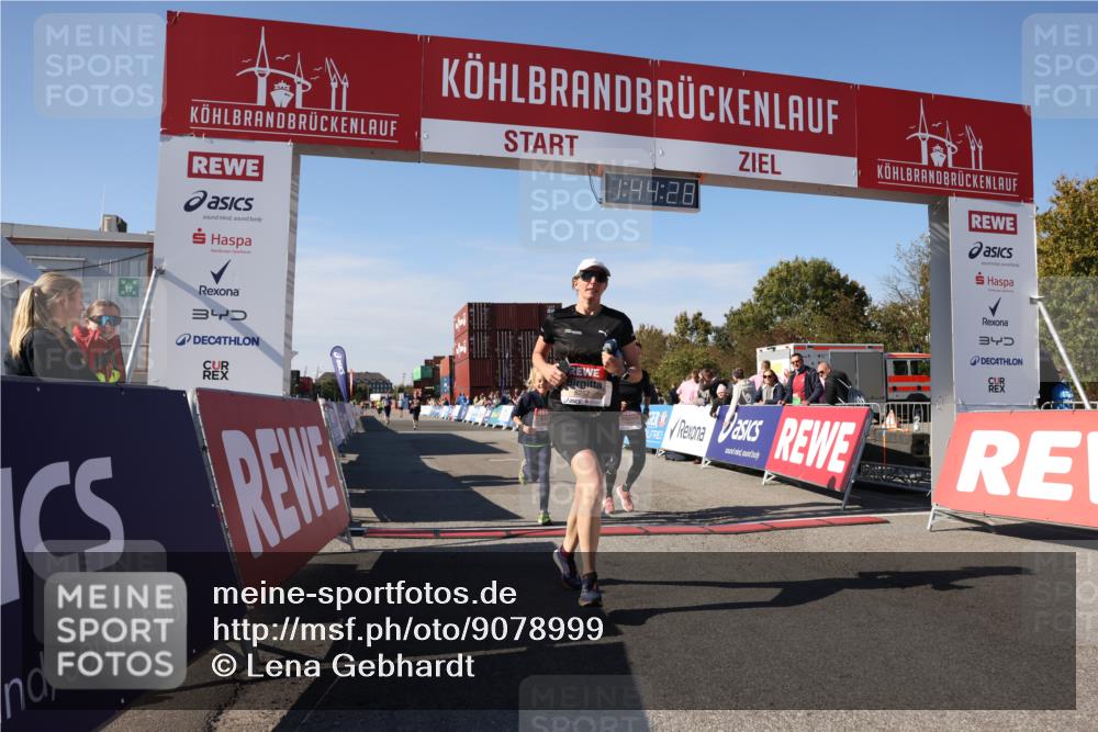 03.10.2025 - Köhlbrandbrückenlauf Lena Gebhardt http://msf.ph/oto/9078999 03.10.2025 13:44:28 Ziel 5904, 5905, 6257, 6258 meine-sportfotos.de