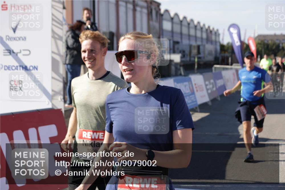 03.10.2025 - Köhlbrandbrückenlauf Jannik Wohlers http://msf.ph/oto/9079002 03.10.2025 13:17:38 Ziel 4012, 4410, 4645, 4746, 4818, 5339, 5906, 5909, 6069, 6331, 6388, 6710 meine-sportfotos.de
