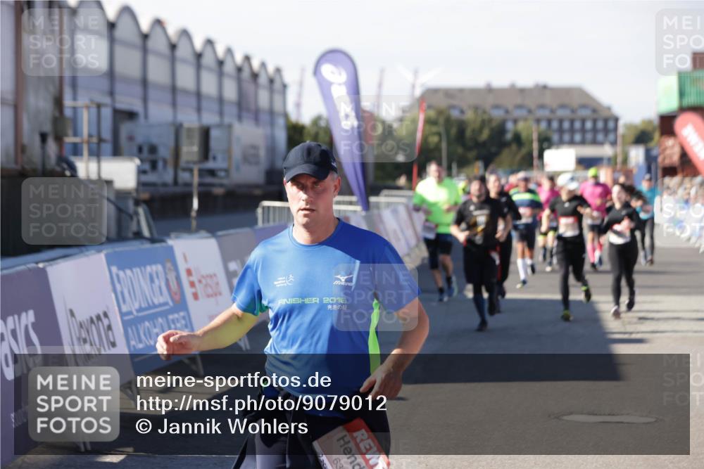 03.10.2025 - Köhlbrandbrückenlauf Jannik Wohlers http://msf.ph/oto/9079012 03.10.2025 13:17:38 Ziel 4012, 4410, 4645, 4746, 4818, 5339, 5906, 5909, 6069, 6331, 6388, 6710 meine-sportfotos.de