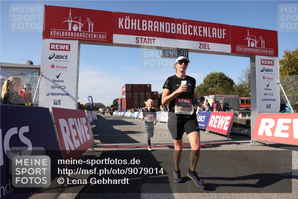 03.10.2025 - Köhlbrandbrückenlauf Lena Gebhardt http://msf.ph/oto/9079014 03.10.2025 13:44:28 Ziel 5904, 5905, 6257, 6258 meine-sportfotos.de